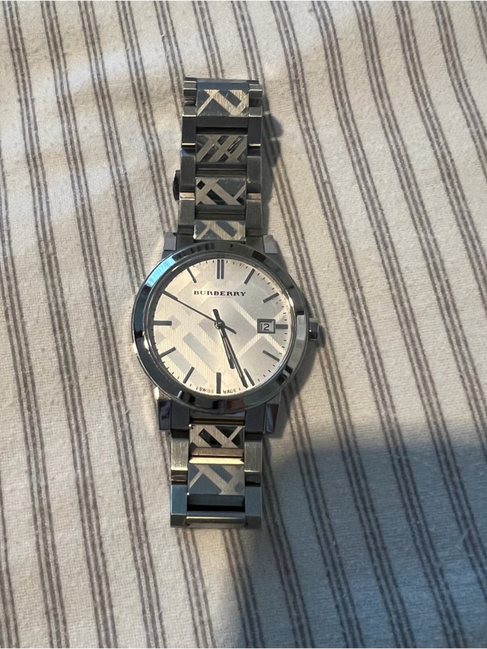 Burberry BU9000 Silver Dial Men's Watch - Picture 3 of 4